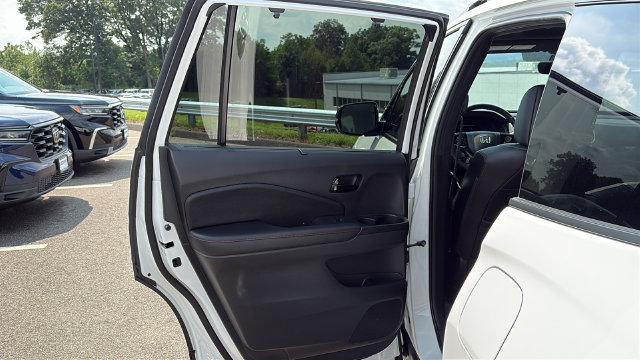 Used 2025 Honda Passport Black Edition image 23