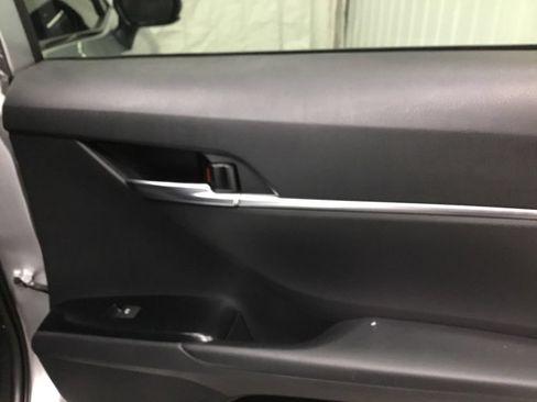 Used 2019 Toyota Camry SE FWD image 16