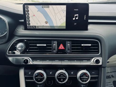 Used 2023 Genesis G70 2.0T image 16