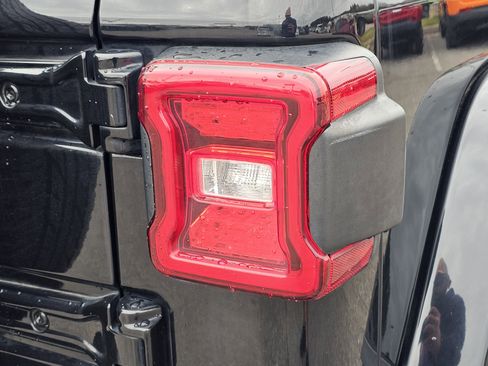 Used 2020 Jeep Wrangler Unlimited Sahara image 8