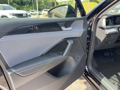 New 2025 Volkswagen Tiguan SE image 5