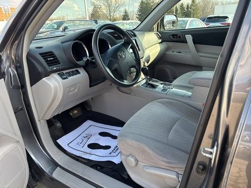 Used 2011 Toyota Highlander 2WD w/ Cold Weather Pkg image 7