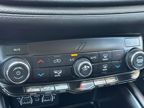 Used 2022 Dodge Durango SXT AWD/4WD image 27