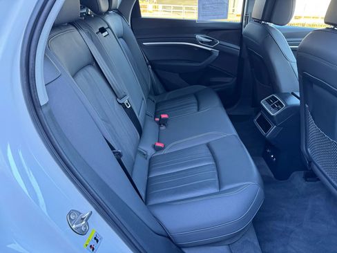 Used 2021 Audi e-tron Premium Plus w/ Premium Plus Package image 26