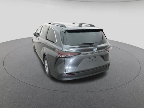 New 2025 Toyota Sienna XLE image 6