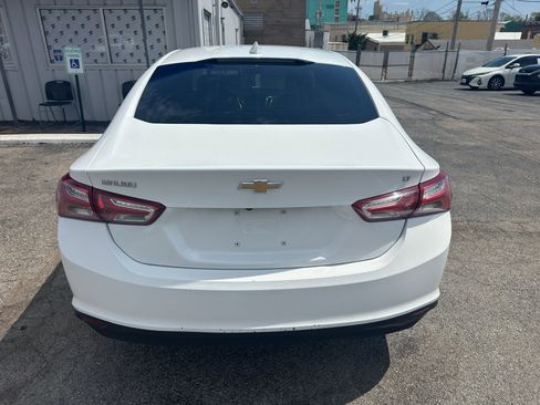 Used 2021 Chevrolet Malibu LT FWD image 2