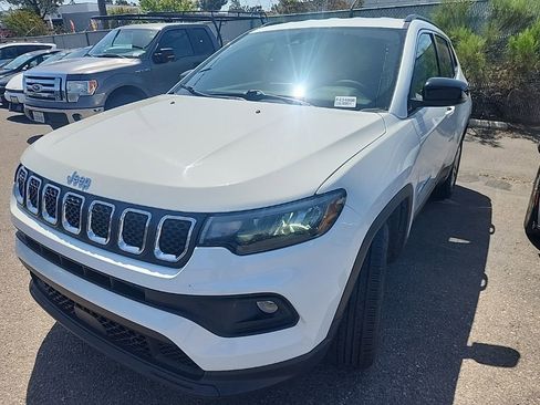 Used 2024 Jeep Compass Latitude AWD/4WD image 4