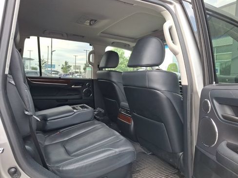 Used 2021 Lexus LX 570 4WD w/ Luxury Package image 5