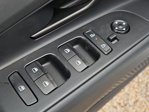 Used 2025 Hyundai Elantra SEL FWD image 19