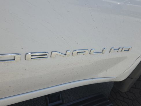 Used 2024 GMC Sierra 2500 Denali w/ Denali Reserve Package AWD/4WD image 32