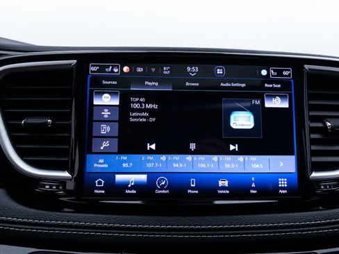 Used 2023 Chrysler Pacifica Limited w/ Uconnect Theater Family Group FWD image 26
