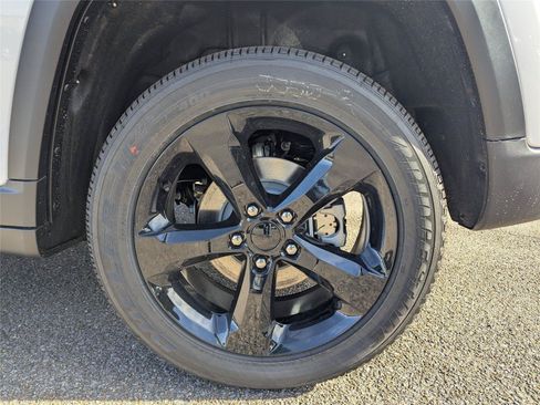 New 2025 Jeep Grand Cherokee Altitude RWD image 9