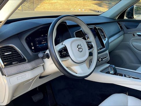Used 2024 Volvo XC90 T8 Plus image 17