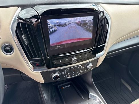 Used 2023 Chevrolet Traverse LT FWD image 18