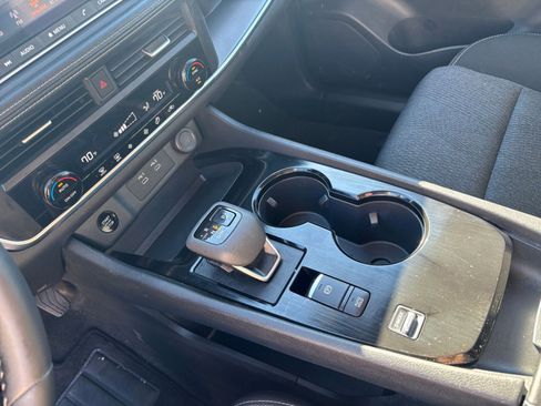 Used 2025 Nissan Rogue SV image 42