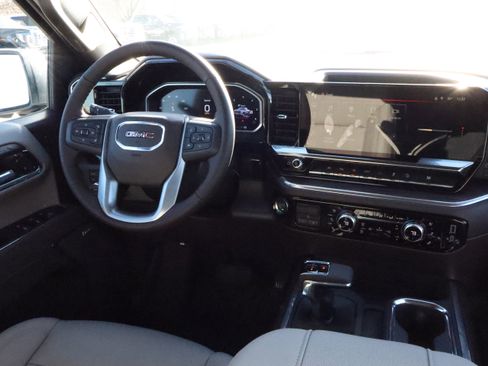 New 2026 GMC Sierra 1500 SLT image 10