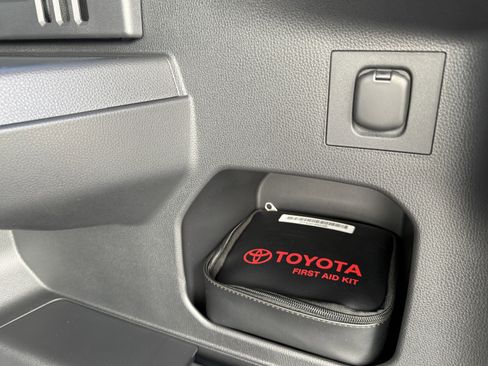 New 2026 Toyota 4Runner SR5 AWD/4WD image 17