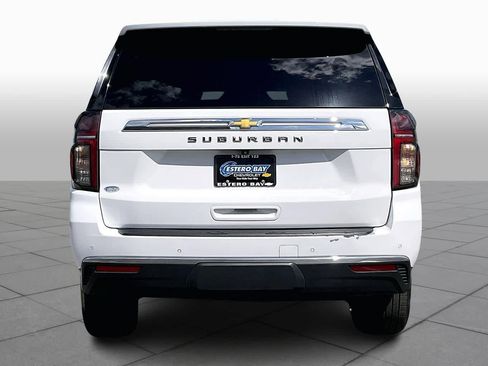 Used 2022 Chevrolet Suburban LT w/ Luxury Package image 5