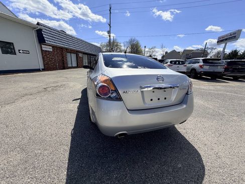 Used 2010 Nissan Altima Hybrid Sedan image 14