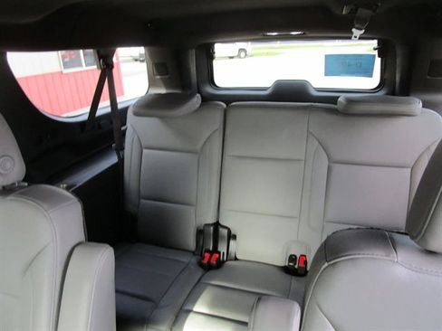 Used 2021 Chevrolet Suburban Z71 w/ Z71 Off-Road Package AWD/4WD image 17