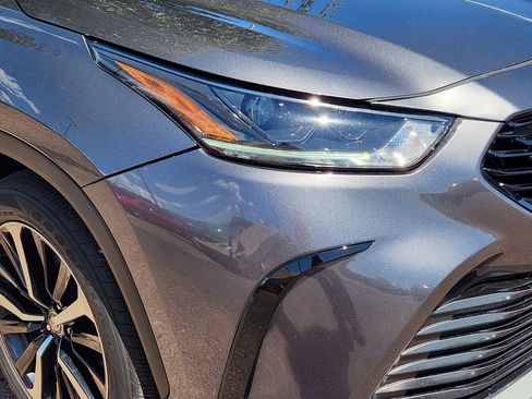 Used 2021 Toyota Highlander XSE AWD/4WD image 28