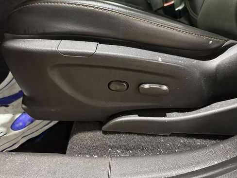 Used 2019 Chevrolet Trax LT w/ LT Convenience Package image 14