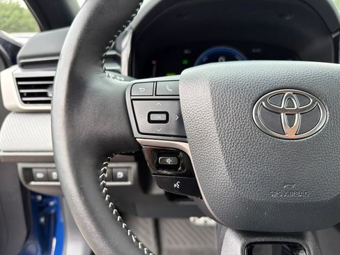 Used 2025 Toyota Camry SE FWD image 15