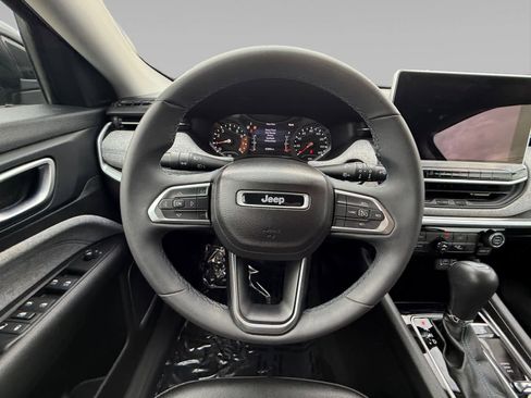 Used 2022 Jeep Compass Latitude image 12