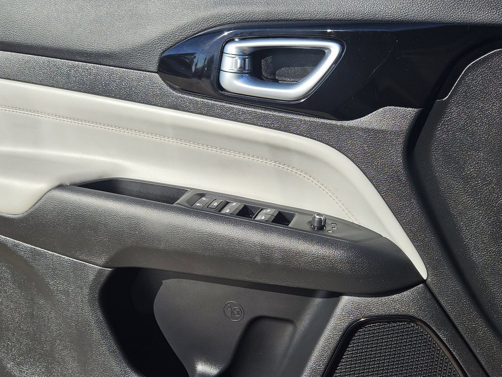Used 2023 Jeep Compass Limited w/ Sun and Sound Group AWD/4WD image 22