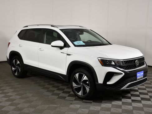 Used 2023 Volkswagen Taos SE AWD/4WD image 4