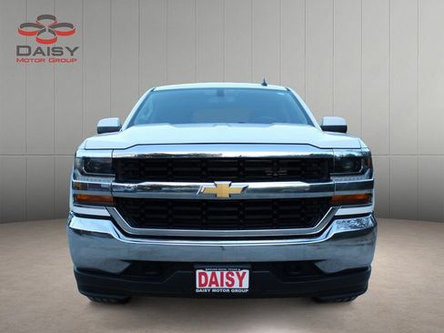 Used 2018 Chevrolet Silverado 1500 LT image 2