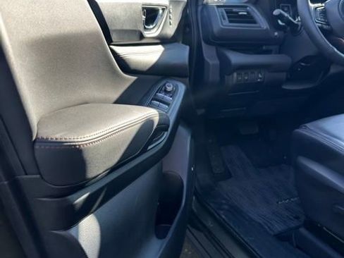 Used 2025 Subaru Ascent Bronze Edition image 16