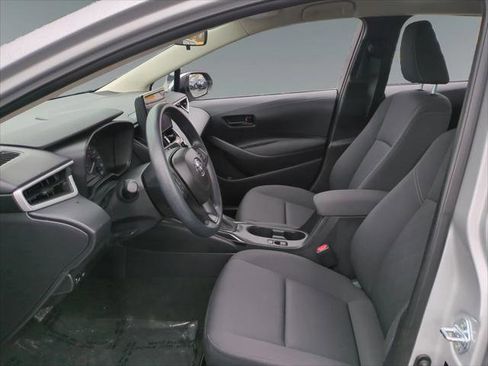 Certified 2025 Toyota Corolla LE image 9