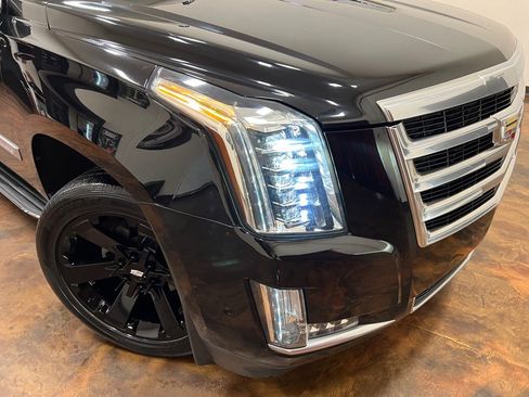 Used 2018 Cadillac Escalade Luxury RWD image 49