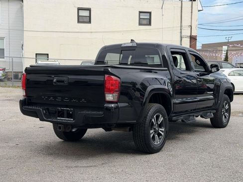 Used 2017 Toyota Tacoma TRD Sport w/ Tow Package (A/T) AWD/4WD image 8