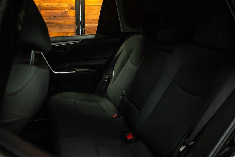 Used 2020 Toyota RAV4 LE AWD/4WD image 10