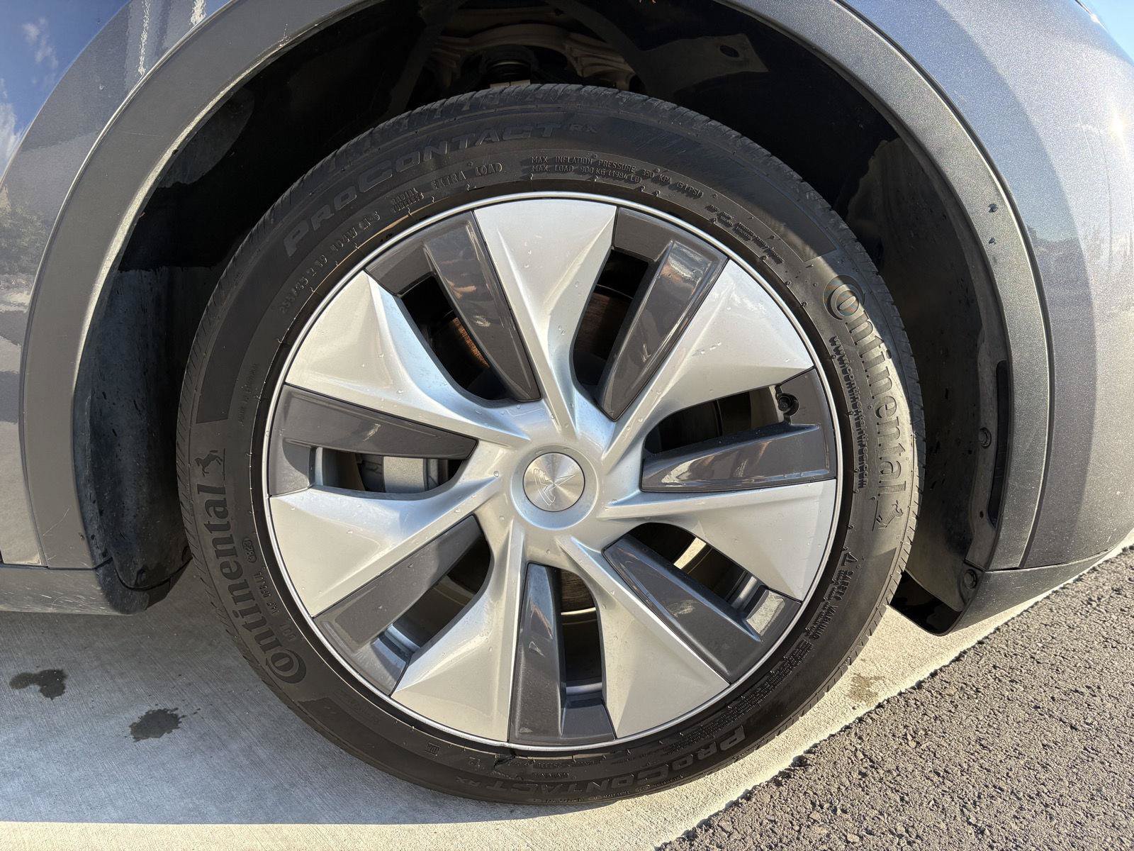 Used 2023 Tesla Model Y 2WD image 10