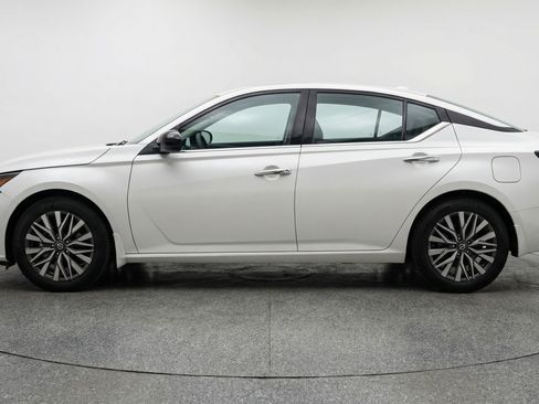 Used 2025 Nissan Altima 2.5 SV image 5