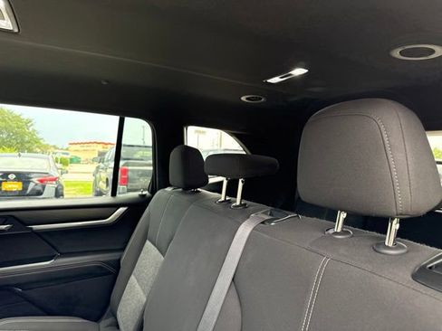 Used 2025 GMC Acadia Elevation FWD image 23