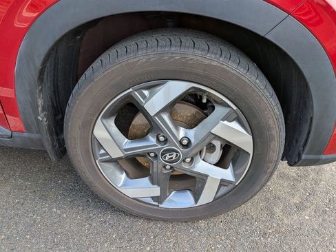 Used 2023 Hyundai Venue Limited image 3