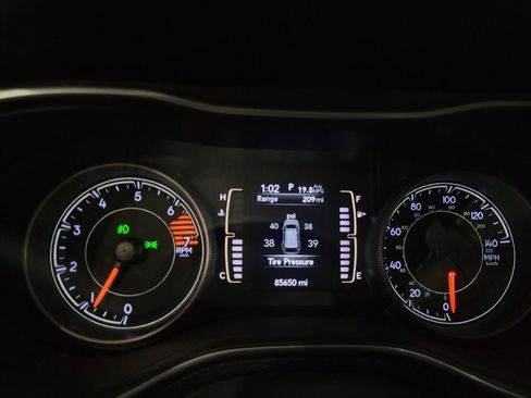 Used 2019 Jeep Cherokee Latitude Plus w/ Comfort/Convenience Group image 23