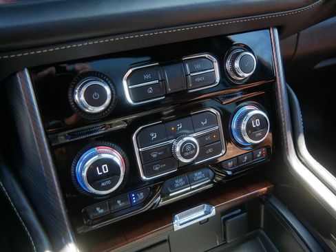 Certified 2023 GMC Yukon Denali Ultimate AWD/4WD image 32