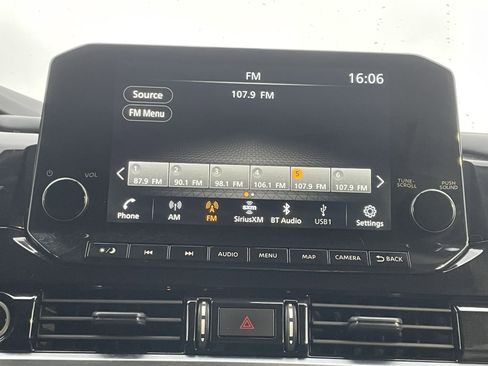 Used 2024 Nissan Pathfinder SL w/ SL Premium Package image 25