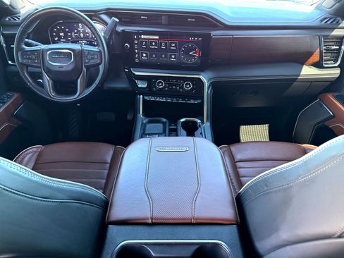 Used 2024 GMC Sierra 2500 Denali Ultimate image 25