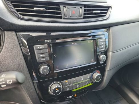 Used 2018 Nissan Rogue S AWD/4WD image 27