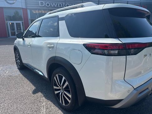 Certified 2024 Nissan Pathfinder Platinum w/ Cargo Package AWD/4WD image 7