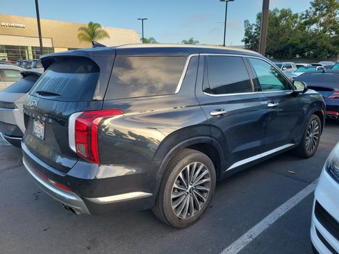 Used 2024 Hyundai Palisade Calligraphy FWD image 3