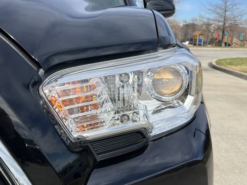 Used 2020 Toyota Tacoma SR5 image 6