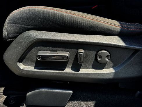 Used 2025 Honda Pilot Sport image 12
