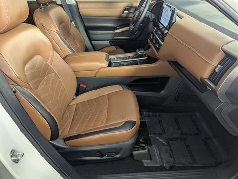 Used 2022 Nissan Pathfinder Platinum w/ Cargo Package image 36